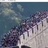 人潮中吃瓜