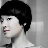 小E