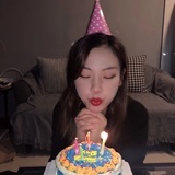 小E