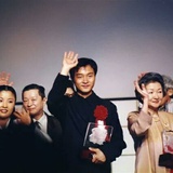 侧身运动羽毛球