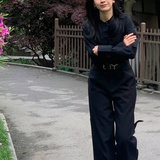 你干嘛坐屋顶上