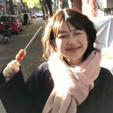 一个夸张的女人