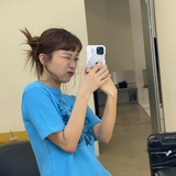 躲进被子里__