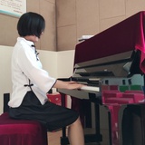 女孩子裙下
