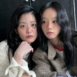 扁扁地滑走了
