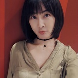 脚踩彩虹的兔子