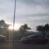 桌子底下