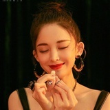两耳不闻窗外事