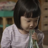 依依