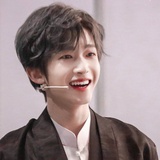 咬一口小鱼丸
