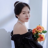 小小的耳朵。