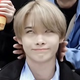 ＼