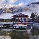 朗秋. 泊岸山居