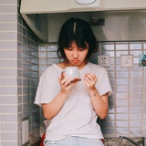 大眼瞪小眼。