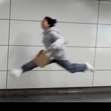 蹦跶来蹦跶去~