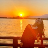 左脚穿鞋右脚赤