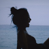 扫起落叶好过冬