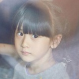 依默