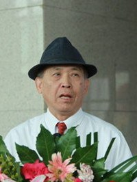黄金雄